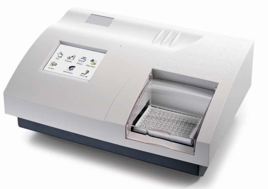 (قارئ الصفائح (Microplate Reader))